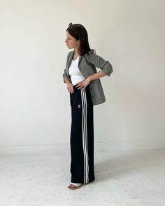 Sporty Chic Outfits, French Girl Chic, Adidas Track Pants, Adidas Outfit