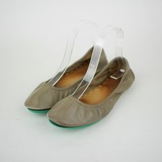 Tieks Gavrieli Women's 6 Taupe Leather Foldable Ballet Flats Slip On Flats Shoes Classic Tiek's Leather Foldable Comfort Flats. Great Condition!! Size: Women's 6 M Interior Length (Inside Toe To Heel): ~9” Heel Height: Flat Width (Bottom Of Shoe Side To Side): ~3" Interior Of Shoe Is In Great Condition. Bottom Of Shoe Shows Light Walking Wear. Exterior Shows Very Light Cosmetic Wear-There Is Some Scuffing On The Heal And Toe Area. See Photos Above. Please Carefully Examine Pictures As They Best Demonstrate The Condition Of The Item And Represent A Part Of The Description. Clean And Smoke Free!! Cheap Brown Slip-on Flats, Elegant Medium Width Slip-on Ballet Flats, Medium Width Slip-on Ballet Flats With Leather Footbed, Beige Slip-on Ballet Flats With Removable Insole, Synthetic Slip-on Ballet Flats With Arch Support, Tieks Shoes, Foldable Ballet Flats, Shoe Show, Comfortable Flats