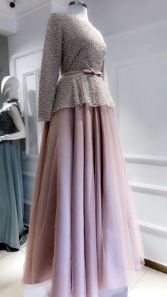 graduation outfit ideas kebaya non hijab Kebaya Modern Dress, Hijab Dress Party, Dress Pesta, Soiree Dress, Muslimah Dress, Dress Muslim, Salwar Kamiz, Mode Abaya, Muslim Fashion Dress