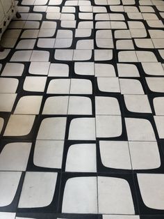 a black and white tiled floor in a room with no one on the ground or people