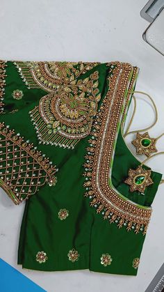 Indian Blouses, Green Blouse Designs, Mirror Pose, Dress Designs For Stitching, Mirror Work Blouse, Maggam Work Designs