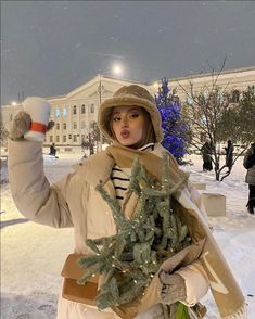 Snow Hijab Outfits, Snow Outfit Inspo, Hijabi Winter, Aesthetic Outfits Hijab, Moscow Winter, European Fashion Winter, Winter Travel Outfit, Street Hijab Fashion