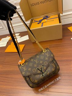 . Tas Louis Vuitton, San Sebastian Spain, Inspired Handbags, Brown Handbag, Nicolas Ghesquiere, San Sebastian, Vuitton Bag, Hermes Bag, Lv Bag