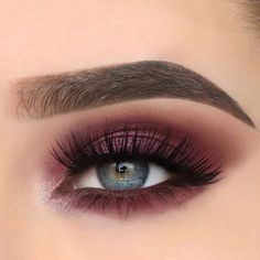 Trucco Smokey Eye, Maroon Eye Makeup, Linda Hallberg, Hooded Eye Makeup, Makeup Eye Looks, Trendy Makeup, Eye Makeup Tips