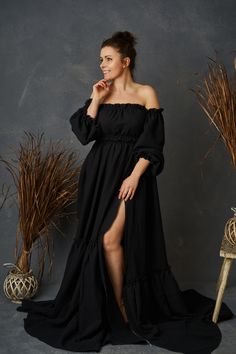 black ruffled dress Black Bohemian Evening Maxi Dress, Black Bohemian Maxi Dress For Evening, Black Bohemian Floor-length Dress, Bohemian Black Floor-length Dress, Black Maternity Dress Photoshoot, Baby Shower Mom Outfit, Maternity Party Dress, Pregnant Party Dress, Dress For Photoshoot