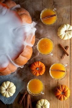 Recette spéciale pour Halloween Punch Halloween, Pumpkin Punch, Halloween Punch Recipes, Punch Recipes, Halloween Recipes