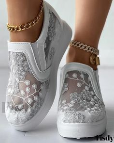 Fisdy - Elegantes zapatillas de cuña oculta con bordado floral y diseño inspirado en plantas Hidden Wedge Sneakers, Wedge Heel Sneakers, Shoes Pattern, Shoe Pattern, Round Toe Heels, Sneaker Shoes, Wedge Sneakers, Casual Sets, Sneaker Heels