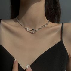 fb-feed Nice Shoulders, قلادات متدلية, Chocker Necklace, Women's Jewelry Sets, Jewelry Choker, Girly Jewelry, Trendy Gift, Heart Pendant Necklace, Cute Jewelry