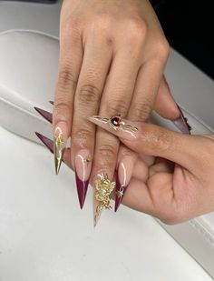 Red and gold stiletto nail inspo #longstilettonails #naildesign #nailsoftheday Birthday Nails Stilletos, Stilleto Christmas Nail Designs, Burgundy Stilletos Nails, Red And Gold Tip Nails, Red Stilletos Nails Design, Long Stellio Nails, Stiletto Red Nails Design, Stiletto Holiday Nails, Red Bottom Stiletto Nails