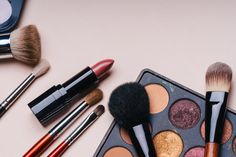 Airbrush Makeup Kit, Beauty Exhibition, Makeup Pics, Makeup Free, Background Frame, Makeup Brush Organization, Best Makeup Brushes, Cosmetics Industry, Website Ideas