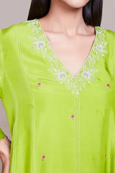 Shop for Sue Mue Green Silk Embroidered Kurta Set for Women Online at Aza Fashions V Neck Kurta, Kurta Set For Women, Embroidered Pants, Purple Pants, Straight Kurta, Organza Dupatta, Applique Embroidery, Embroidered Neckline, Silk Embroidery