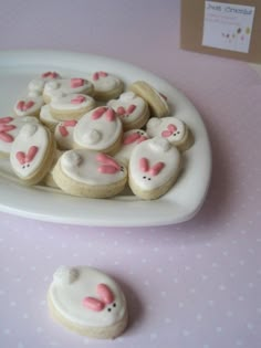 some cookies are on a plate with bunny ears