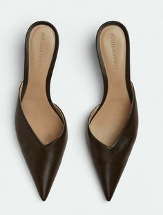 Pretty Shoes, Dream Shoes, Shoe Obsession, Looks Vintage, Shoe Game, Cute Shoes, Harrods, Bottega Veneta