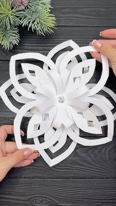 Paper Snowflake Designs, Snowflakes Paper, Diy Snowflake, Tissue Paper Flowers Diy, Snowflake Patterns, Diy Instagram, Homemade Items, Paper Decoration, Paper Snowflake