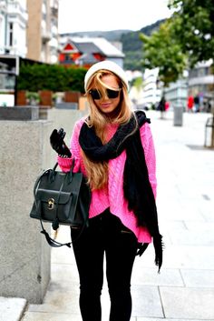 Fashion Blogger Style, Pink Lipstick, Flats Top, Pink Love, Vogue Fashion, Winter Wardrobe, Plaid Scarf, Her Style, Hot Pink