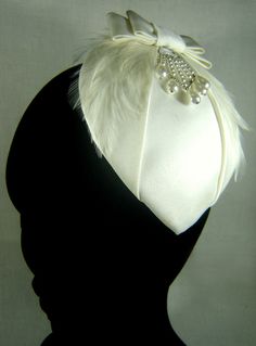 Ivory 1930s deco style bridal cocktail hat / by AnnaDominoes, £155.00 Head Dresses, Fascinator Wedding, Hat Art, Pretty Hats, Bridal Hat, Cocktail Hat, Lost Hair, Hair Thickening, Hair Starting