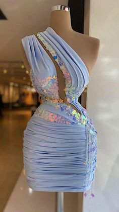 African Formal Dress, Pleats Fabric, Minna Fashion, Award Show Dresses, Classy Short Dresses, Tight Dress Outfit, Lace Dress Styles, Homecoming Party, Classy Prom Dresses