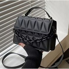 Black Sleek Bubble Shoulder Purse Simple Purse, Beg Tangan, Trendy Shoulder Bag, Bag Women Fashion, Bags For Teens, Quilted Crossbody Bag, Crossbody Bag Women, Mini Handbags, Casual Tote