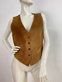 "90s leather vest, 90s tan suede vest, size medium  Measurements:  Shoulder (outer seam-seam)14\"/bust (pit-pit)18.5\"/waist 17\"/length 19\"-22\" Mannequin measurements:  5'8\", bust 34\", waist 25\", hip 33\" Please note that vintage clothing sizes can vary greatly.  The Measurements provided  are approximate and are taken lying flat.  I suggest taking a similar garment from your wardrobe and measure it while lying flat.  This way you can compare measurements.  All of our pieces are genuine vi Fitted Leather Vest For Fall, Vintage Fitted Leather Vest, Fitted Vintage Leather Vest, Knit Duck, 1930s Dress, Suede Vest, Blue Crush, 1940s Dresses, Vest Outfits