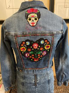 Frida jacket size S Forever 21, cropped 61% cotton, 35% polyester, 3% other bobbers, 1 % spandex Back is adorned with a large floral embroidered patch, floral trim, and machine embroidered Frida. The front yoke is a realistic cotton fabric depiction of the lovely artist. Fitted Cotton Cropped Jacket, Spring Fitted Cotton Cropped Jacket, Fitted Cotton Cropped Jacket For Spring, Fitted Medium Wash Cropped Jacket With Pockets, Fitted Cropped Jacket With Pockets In Medium Wash, Fitted Dark Wash Cropped Jacket With Long Sleeves, Fitted Long Sleeve Dark Wash Cropped Jacket, Fitted Medium Wash Cropped Long Sleeve Jacket, Casual Stretch Cropped Jacket For Spring