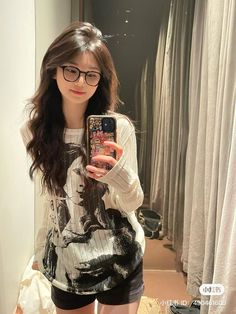 Glasses Styles, Futuristic Sunglasses, Hair Inspiration Long, Style Korea, Upgrade Your Look, Uzzlang Girl, Long Wavy Hair, Cute Summer Outfits, Pretty Selfies