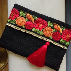 Bohemian Clutch Bags With Handwork, Bohemian Pouch Clutch With Multicolor Embroidery, Bohemian Clutch With Floral Embroidery, Bohemian Embroidered Rectangular Clutch, Bohemian Multicolor Embroidery Clutch, Bohemian Clutch, Floral Clutches, Jute Fabric, Fabric Purses