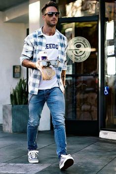 9 Coolest Summer Outfit Formulas For Stylish Guys Mens College Fashion, Mens Fashion Blog, Cool Summer Outfits, Hipster Mens Fashion, Outfit Formulas, Mens Fashion Suits, Urban Wear, Sneakers Men Fashion, Mens Fashion Summer