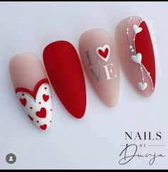 Difficult Nail Art Designs, Nail Art Display Ideas, Nails Corazones, Queen Of Hearts Nails, Valentines Day Nails Designs, Valentines Nail Art Designs, Valentines Day Nail Art, Vday Nails