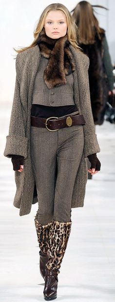 Ralph Lauren  Fall 2010  RTW Runway Inspiration, Ralph Lauren Fall, Style Inspiration Casual, New York Fall, Black N White Dress, New York Fashion Week, New York Fashion, Work Outfit, Red Carpet