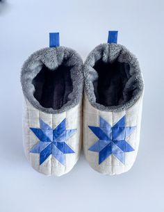 a pair of slippers with blue stars on them