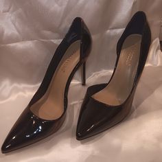 Shoedazzle Black Patent Pump Sz 8 I N A D'orsay Style With 4" Heel New, No Box Sleek Closed Toe Court Shoes For Party, Shiny Black Heels For Party, Black Glamorous Heels For Work, Black Glamorous Heels, Glamorous Black Heels For Work, Elegant Shiny Black Heels For Party, Sleek Patent Leather Court Shoes For Party, Sleek Black Court Shoes For Party, Gold Lace Up Heels