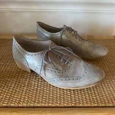 Worn Once Paris Grey, Shoes Vintage, Leather Oxford Shoes, Shoes Color, Vintage Shoes, Grey Leather, Flat Shoes Women, Loafer Flats, Oxford Shoes