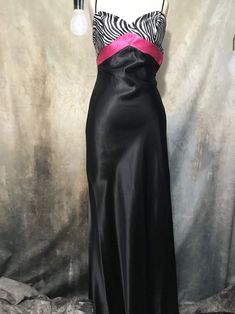 "Outstanding 80's Party/prom/wedding dress. Black, Hot Pink and Zebra Great vintage condition! Still has $169 price tag. Approx SIZE 1/2, tag says 5, this is a JUNIOR size so please see measurements prior to purchase. Bust 28\" Waist 24\" Length 55\" Designer Jessica McClintock for Gunne Sax Made in the USA Own a piece of history! Side zipper Purveyors Note: I search many states far and wide to locate the very best true vintage pieces for the discerning collector. Know that every piece has a sto 80s Prom Aesthetic, Zebra Prom Dress, Punk Prom Dress, 2000s Dresses, Emo Prom, Punk Prom, 70s Prom Dress, 2000s Prom, Goth Prom Dress