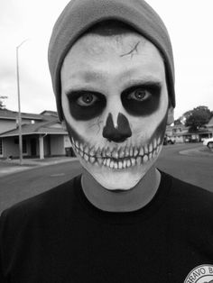 Skeleton makeup by Shaleena Beard. scissorgurl9 instagram Halloween Makeup Men Beard, Halloween Men Beard, Beard Halloween Costumes, Skeleton Face Paint, Skeleton Face, Image Halloween, Skeleton Makeup, Men Beard