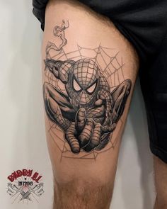 Crazy Tattoo Ideas Creative, Spider Man Tattoos, Tattoo Spiderman, Spiderman Tattoos, Spider Man Tattoo, Cartoon Tattoo Ideas, Spiderman Tattoo, Pokemon Tattoos, Tattoo Black And White