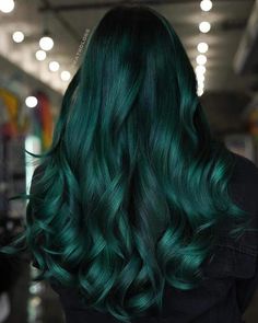 Green Dyed Hair, Dark Green Hair Dye, Black And Green Hair, Emerald Green Hair, Hair Color Images, Dark Green Hair, Green Hair Dye, Hair 2022, Teal Hair