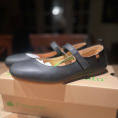 New In Box Size 39 Eu Sole Material Rubber Shaft Height Tobillo Outer Material Leather Inner Material Leather Recycled Eva Outsole El Naturalista Shoes, Mary Jane Flats, Flat Color, Black Tan, Black And Tan, Flat Shoes Women, Mary Janes, Loafer Flats, Wax