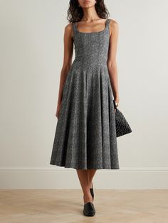 STAUD reimagines its signature 'Wells' dress in herringbone tweed, so it feels completely appropriate for fall and winter months. It's tailored with a scooped neckline and fitted bodice, then flares out to a full midi hem. Wear yours solo with knee boots, underpinned with a turtleneck or layered beneath a cropped cardigan. Ireland Clothing, Tweed Midi Dress, White Herringbone, Grey Midi Dress, Herringbone Tweed, Clothes Sewing Patterns, Cropped Cardigan, Fitted Bodice, Fall And Winter