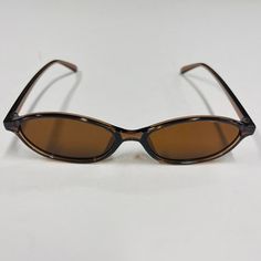 Vintage Unique Retro Style Brown Oval Rounded Cat Eye Sunglasses Brown Frame And Lense These Glasses Are Unisex :)! Uva Uvb Protection Brand New Shipping:$5 @ 90s Sunglasses, Sunglasses Women Vintage, Sunglasses Brown, Brown Frame, Retro Mode, Retro Stil, Vintage Brown, Style Retro, Vintage Accessories