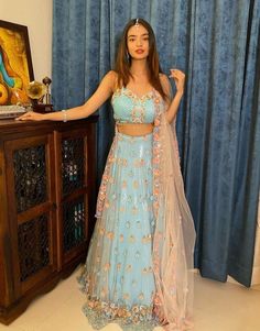 Lehenga For Girls, Indian Dress Up, Simple Lehenga, Anushka Sen, Girls Long Dresses, Gaun Fashion, Indian Dresses Traditional, Traditional Indian Outfits