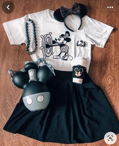 Alice In Wonderland Disney World Outfit, Cute Disney Fits, Disneyland Fits, Disney Savings, Disney Park Outfit, Disney Attire, Disney Bound Outfits Casual, Disney Trip Outfits, Year Necklace