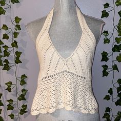 Woman's Size Medium Nwot - New Without Tags No Damages Or Flaws Pearl Hooks On Back / Adjustable Fitted Crochet Top With Crochet Trim For Spring, Fitted Crochet Trim Top For Spring, Chic Fitted White Crochet Top, Spring Crochet Top For Day Out, Spring Fitted Crochet Top For Day Out, Summer Fitted Top With Crochet Trim, Chic Fitted Cream Crochet Top, Fitted Cream Crochet Tops, White Crochet Lace Halter Top For Spring