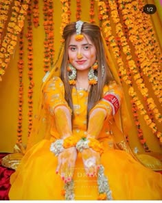 Haldi photography hack Haldi Ceremony Look For Bride, Haldi Poses Gril, Haldhi Stills Bride Dress, Haldi Poj Girl, Haldi Poses For Bride Simple, Girl Haldi Poss, Haldi Photoshoot Brides, Haldi Shoot Poses Bride