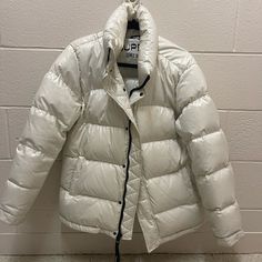 Super Warm And Cute Shiny White Puffer Aritzia Superpuff, Aritzia Jacket, White Puffer, Puffer, Color White, Jackets & Coats, Jackets For Women, Women Shopping, White