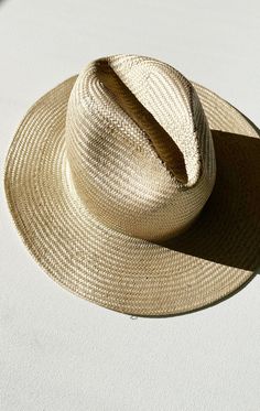 Everyday Natural Fedora With Flat Brim, Elegant Hats With Short Brim Unlined, Elegant Unlined Hats With Short Brim, Elegant Hats With Short Brim, Elegant Short Brim Unlined Hat, Elegant Curved Brim Hat, Everyday Fedora With Short Brim In Toquilla Straw, Natural Flat Brim Hat For Everyday, Natural Color Flat Brim Hat For Everyday