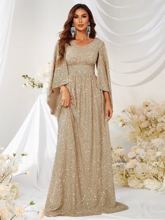 Formal Sequin Gown with Cloak Sleeve
 #pomonaandpeach #NewArrivals #BohoChic #fresh #fashion #boho #popular Anniversary Dress Ideas, Shine Dress, Sequins Gown, Sequin Formal Dress, Dresses Formal Elegant, Evening Gowns Elegant, Sequin Gown, Dress Formal, Dresses Formal