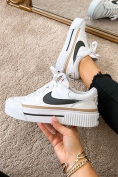 Womens Nike Sneakers Trendy, Womens Sneakers Trendy, Work Outfit With Nike Sneakers, Tan Nike Shoes Outfit, Cute Sneakers For Women Nike, Sneaker Shorts Outfits Women, Trendy Womens Shoes 2023, Relaxed Outfits Women Fall, Women’s Nike Shoes Outfit