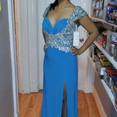 Fits Size 4. Prom Dress Turquoise, Prom Gowns Elegant, Gown Prom, Gowns Of Elegance, Turquoise Color, Blue And Silver, Prom Dress, Color Blue, Prom Dresses