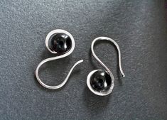 Minimalist earrings made of sterling silver wire embellished with 6mm black onyx beads. The hammered circle around the gemstone made me think of the planet Saturn, hence the name. Onyx is the gemstone for the 7th wedding anniversary. I offer these earrings in sterling silver or bronze. If you like this piece, just drop in and have a look at my Etsy shop. Who knows, you might find some other treasures! https://www.etsy.com/uk/shop/ColourPassion You'll also find my ColourPassion page on Facebook: Planet Saturn, 7th Wedding Anniversary, Black Onyx Earrings, Lapis Lazuli Earrings, Bronze Ring, Onyx Earrings, Onyx Bead, Red Earrings, Threader Earrings