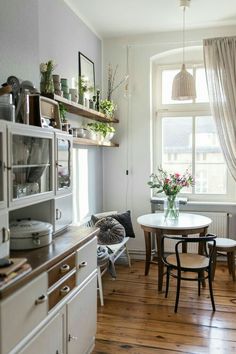 the kitchen is clean and ready to be used for dinner or lunchtime, with no one in it